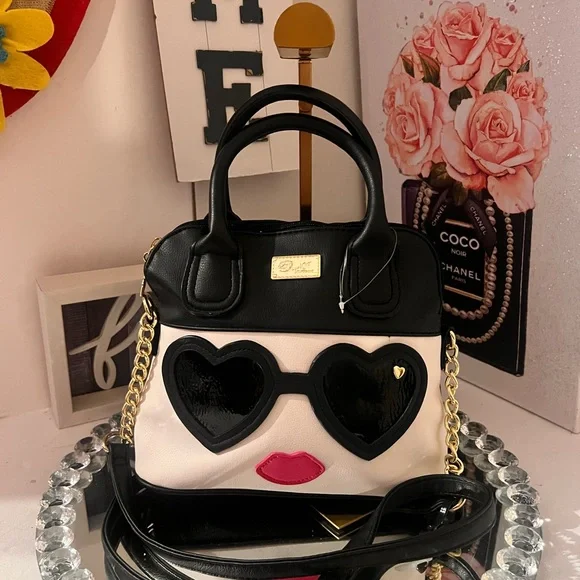 Betsey Johnson NWOT Black and White with Heart Sunglasses crossbody bag - Picture 8 of 12